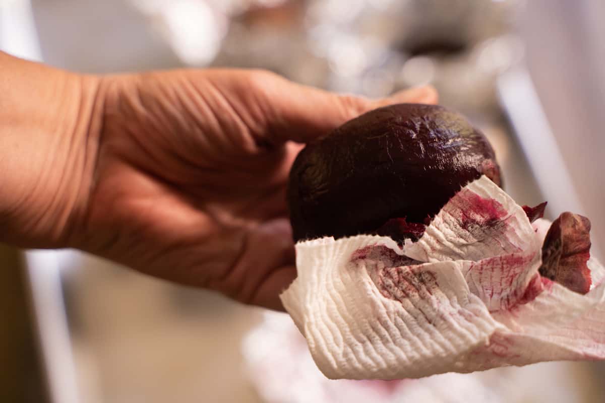Removing beet skin with paper towel