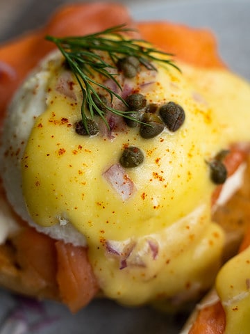 eggs benedict with smoked salmon plated